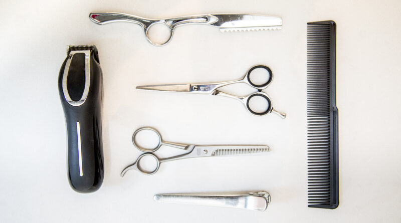 hair scissors and razor 800x445 1